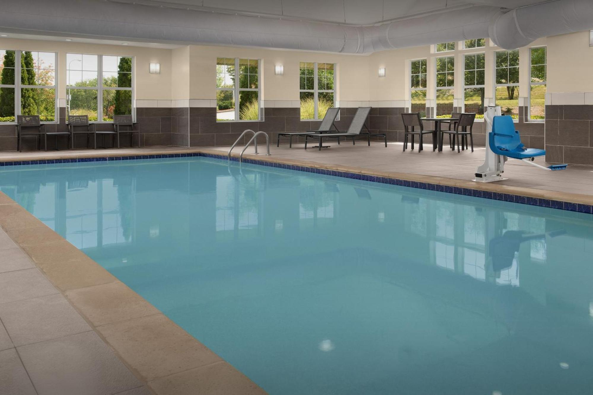 Hotel By Marriott Airport 3*