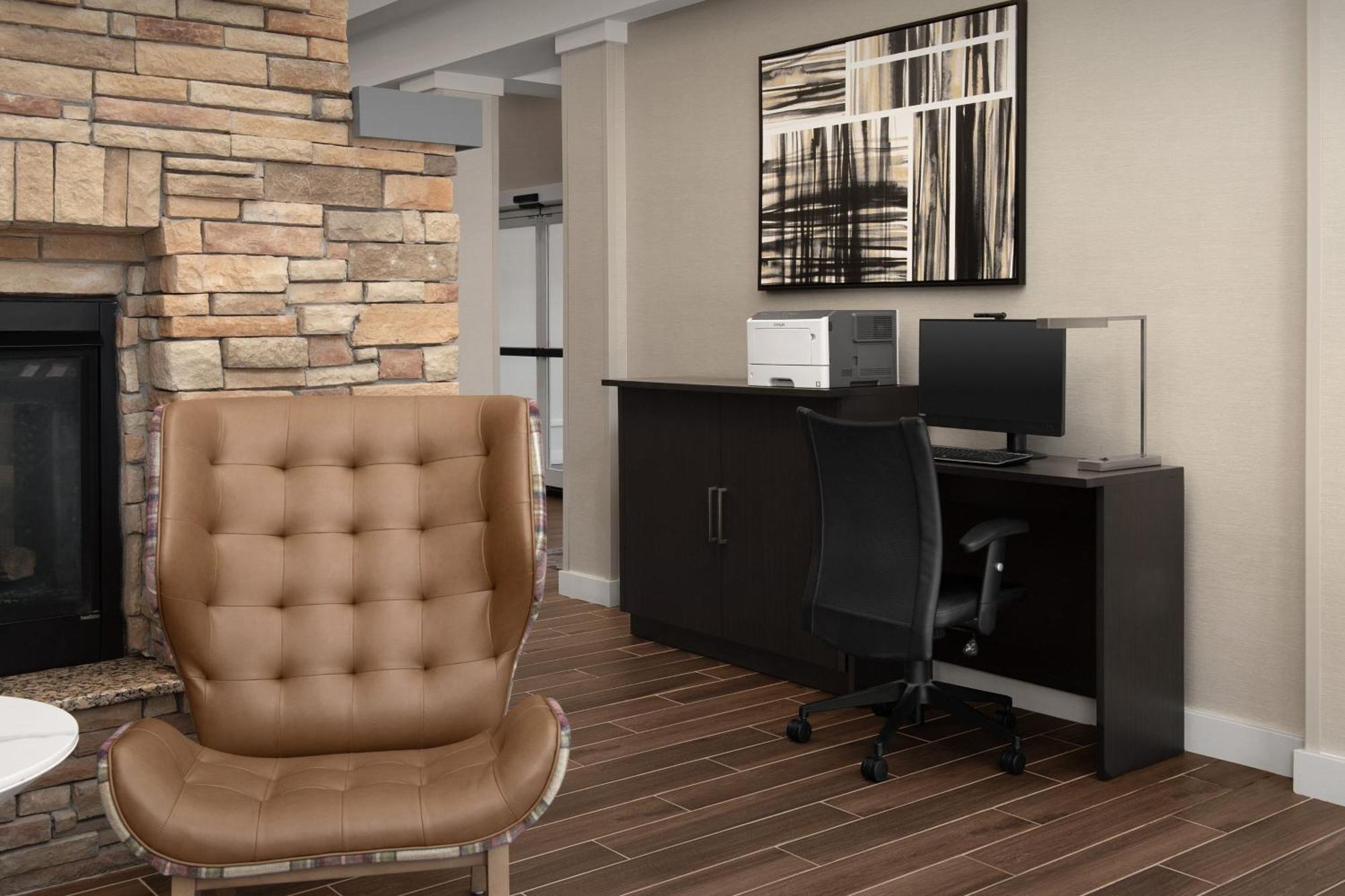 Hotel By Marriott Airport