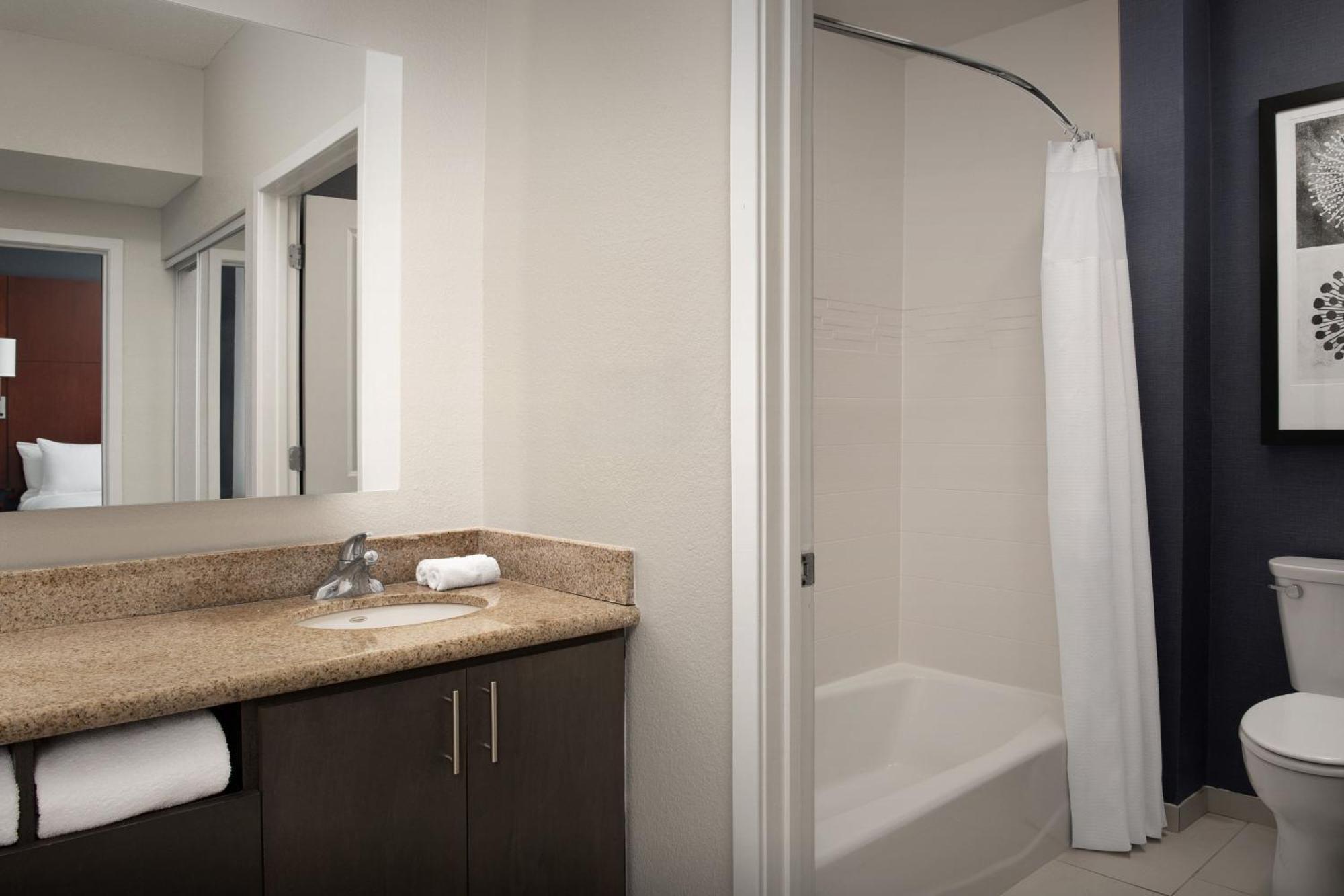 Hotel By Marriott Airport Greensboro
