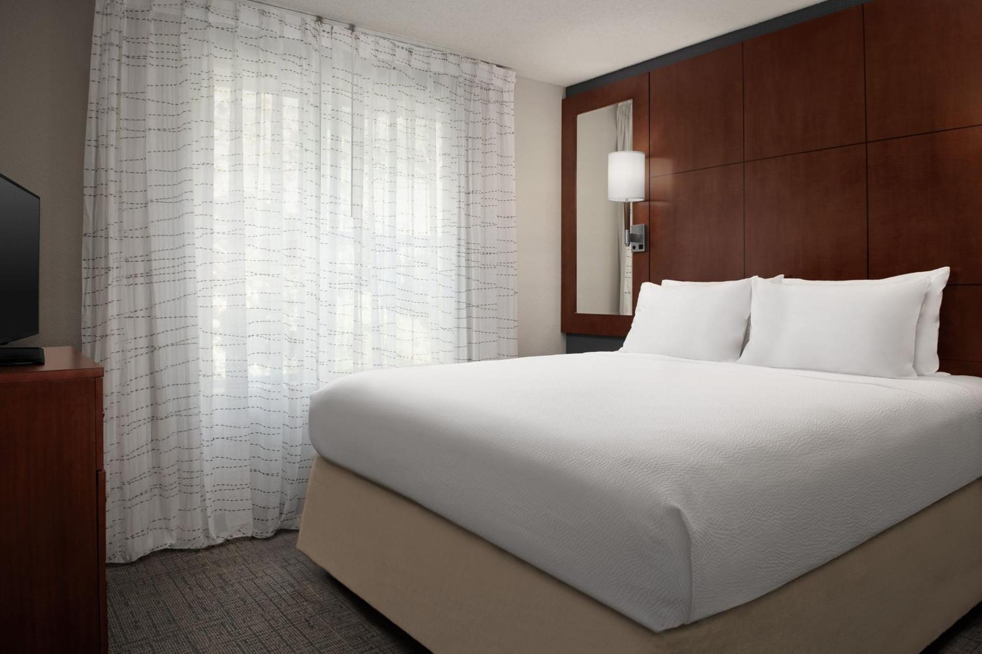 By Marriott Airport Hotel 3*