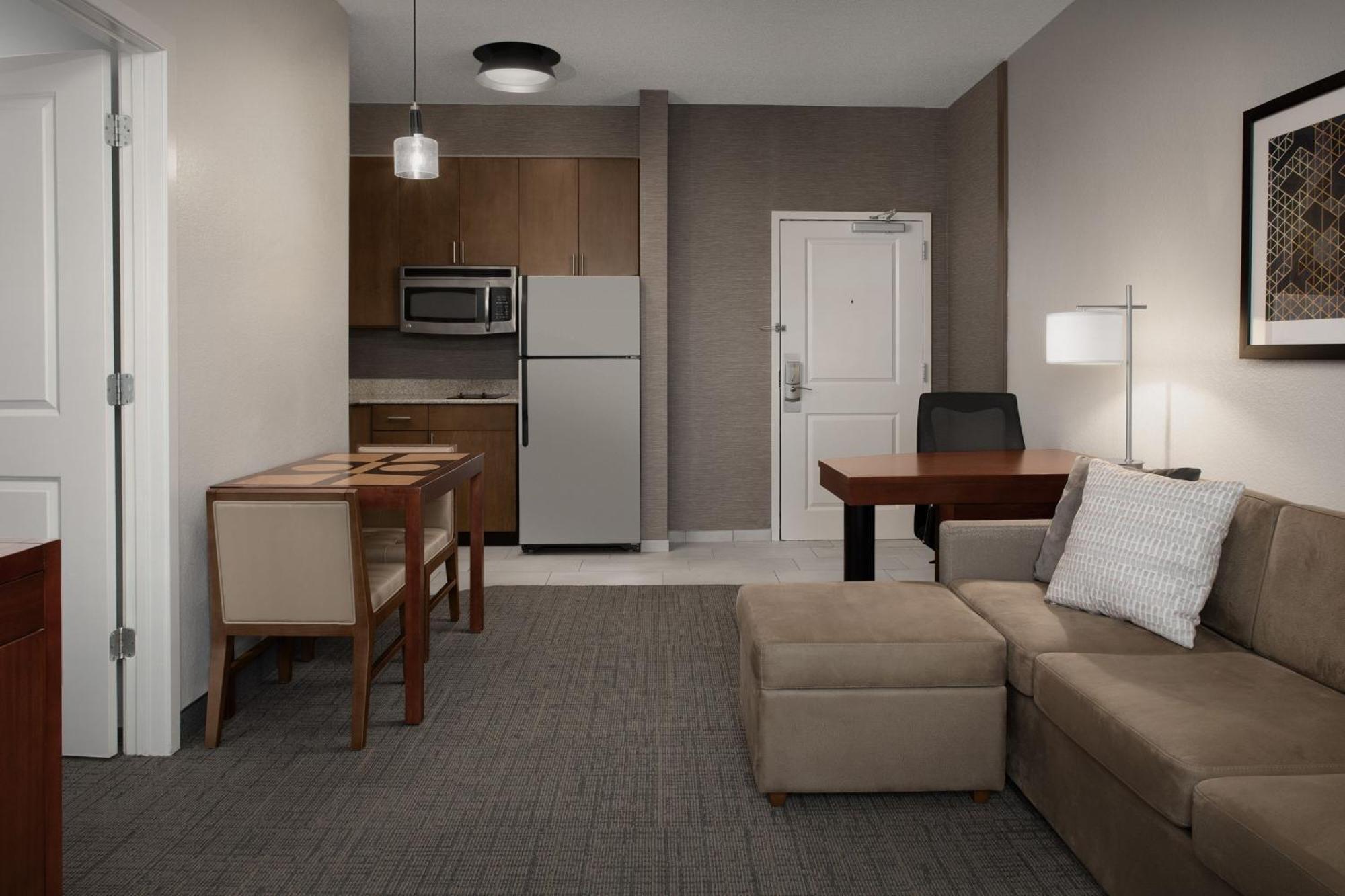 By Marriott Airport 3*