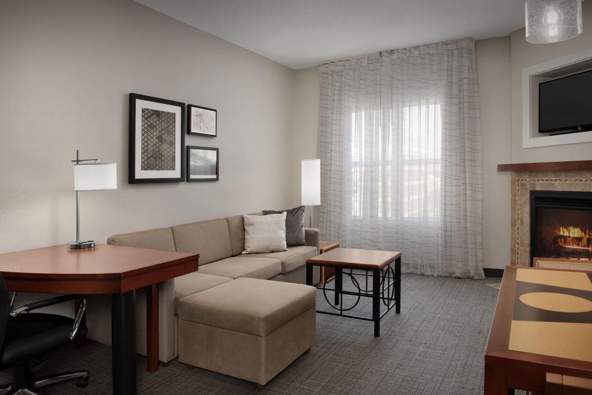 By Marriott Airport Hotel 3*