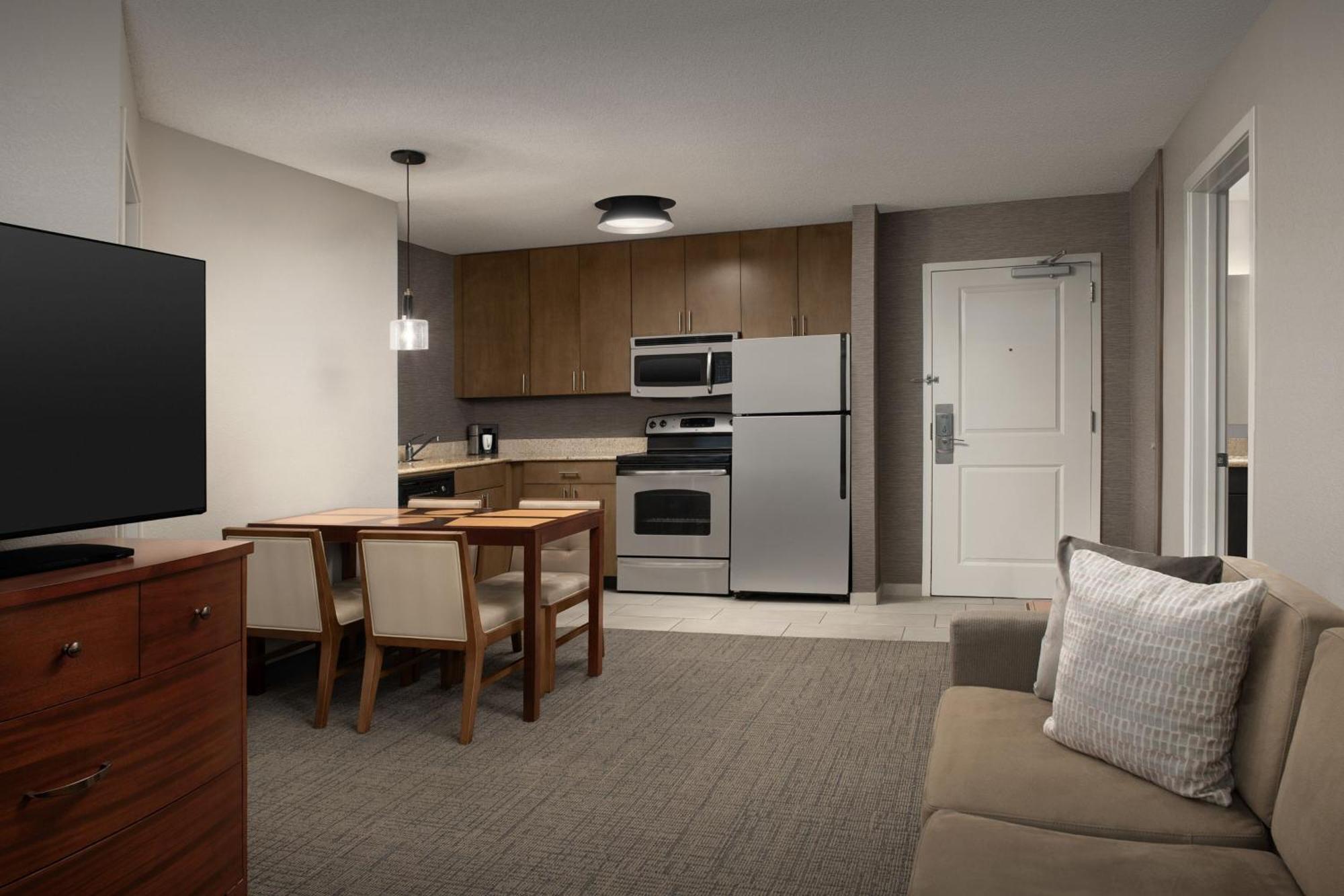 By Marriott Airport 3*