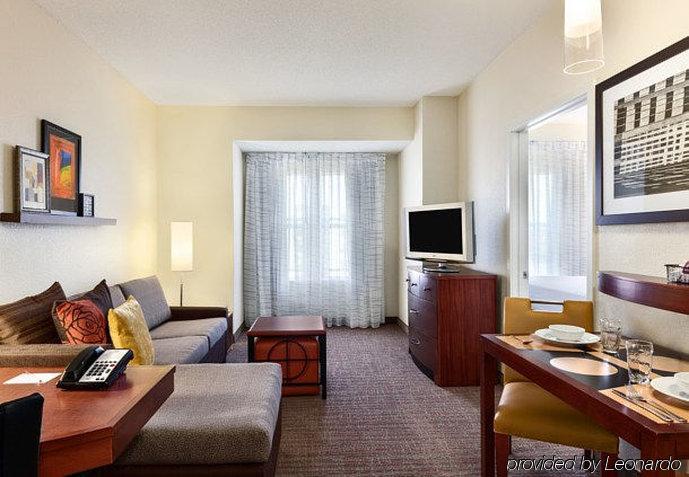 Hotel By Marriott Airport 3*