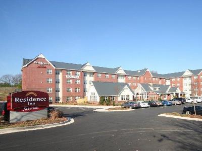 By Marriott Airport