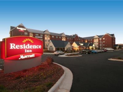 Hotel By Marriott Airport