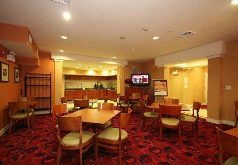 By Marriott Airport Hotel 3*